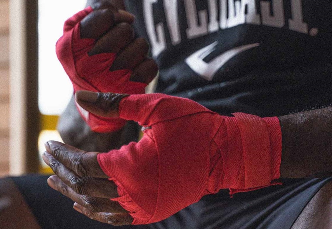 Håndbandasjer mellom fingrene – trinn 7